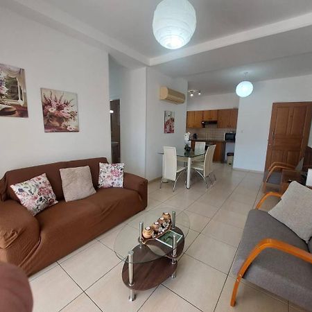 Sunny 2 Bedroom Larnaca Center Eksteriør billede