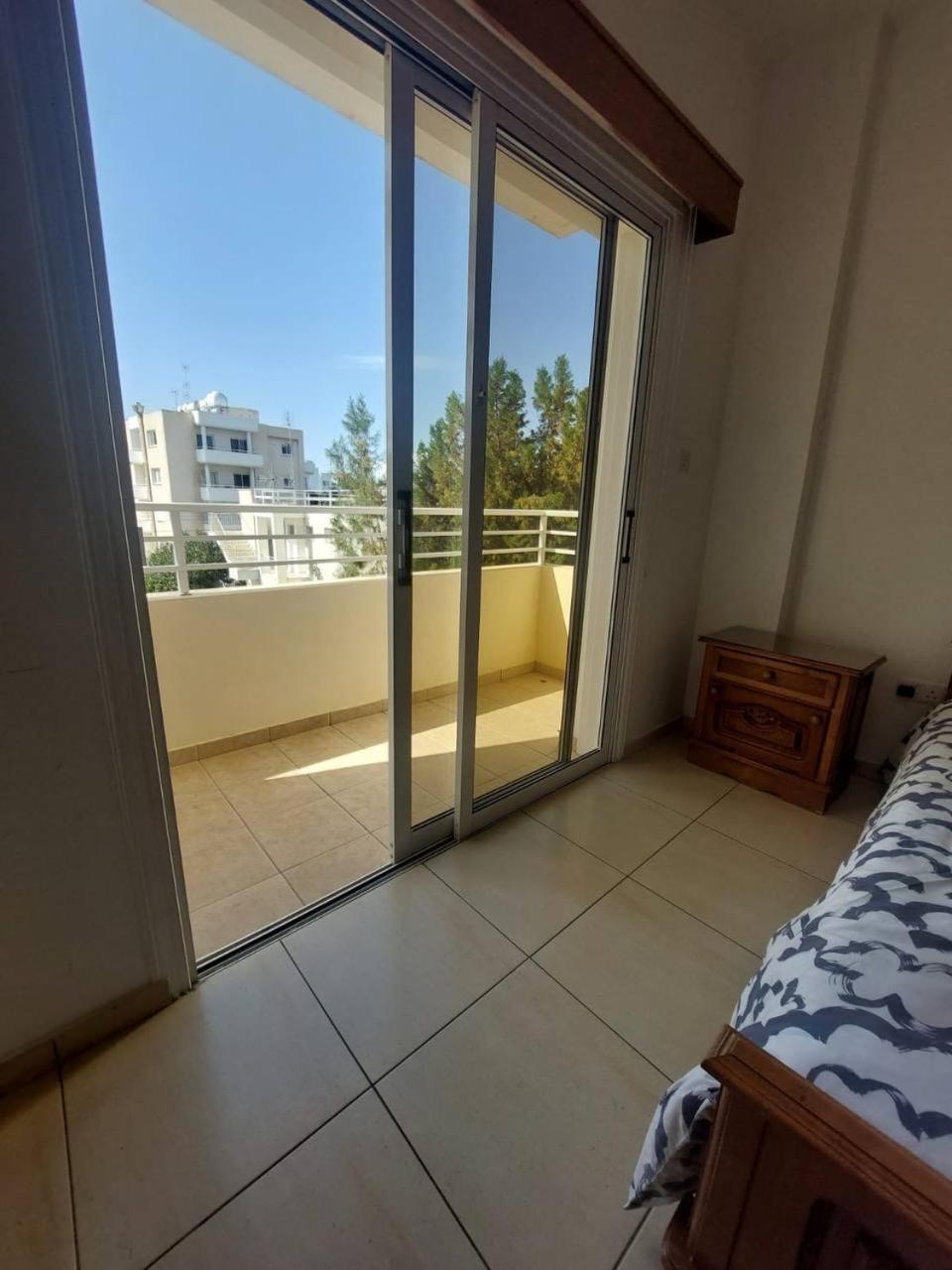 Sunny 2 Bedroom Larnaca Center Eksteriør billede