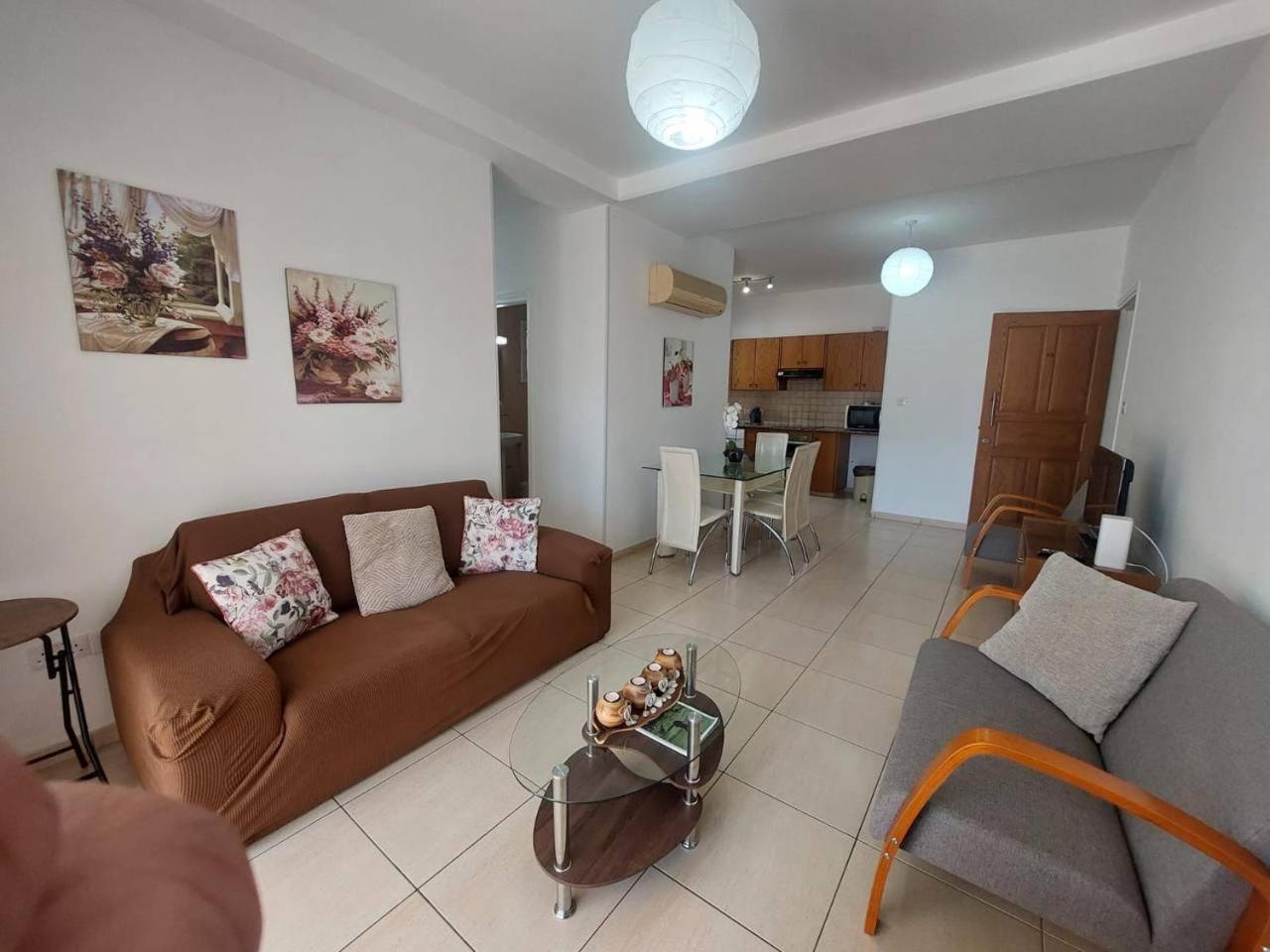 Sunny 2 Bedroom Larnaca Center Eksteriør billede