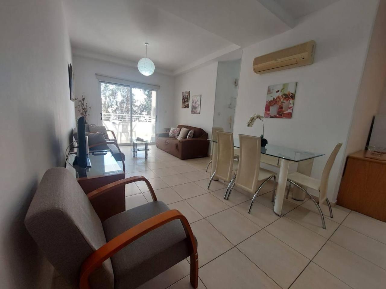 Sunny 2 Bedroom Larnaca Center Eksteriør billede