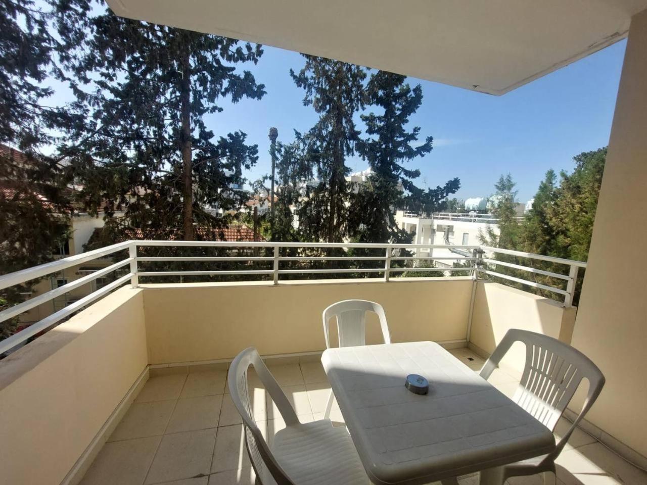 Sunny 2 Bedroom Larnaca Center Eksteriør billede